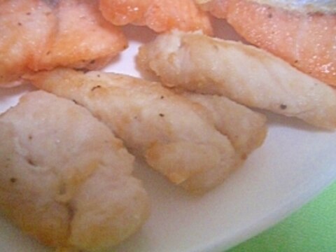 鮭と鶏のムニエルきゅうりのソース